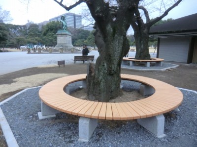木製ベンチ