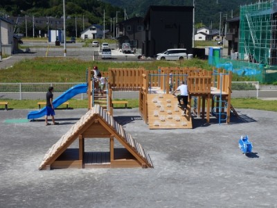 鵜住居、木製遊具