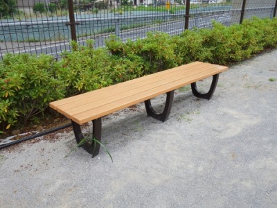 木製ベンチ