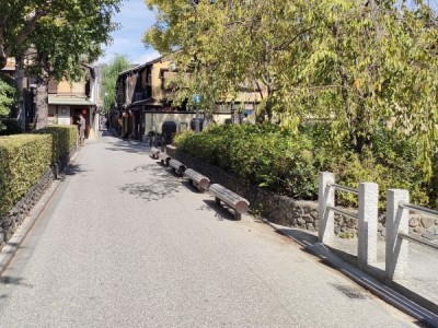 木製ベンチ