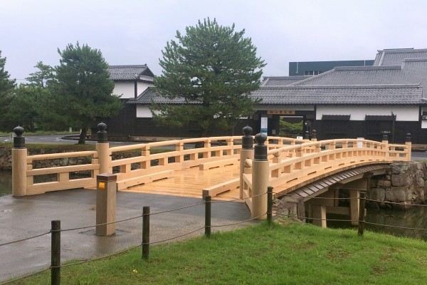 木橋、松江城